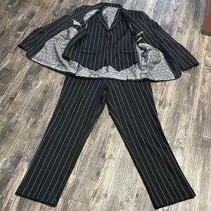 Stacy Adams Black Pinstripe Suit Three piece Men's Suit Size 35L